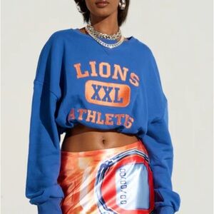 AKIRA Blue and Orange Graphic Cropped Sweatshirt